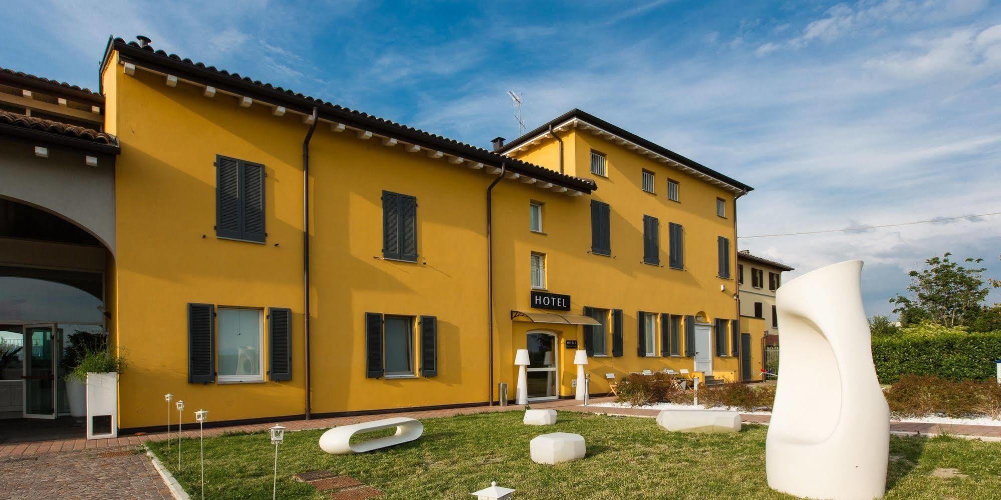 Hotel Forlanini 52 ปาร์มา ภายนอก รูปภาพ