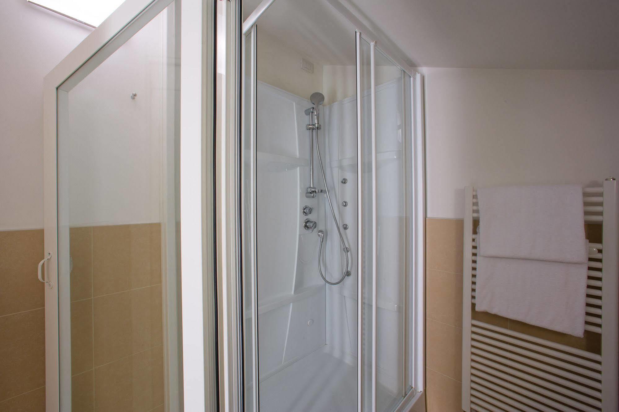 Hotel Forlanini 52 ปาร์มา ภายนอก รูปภาพ