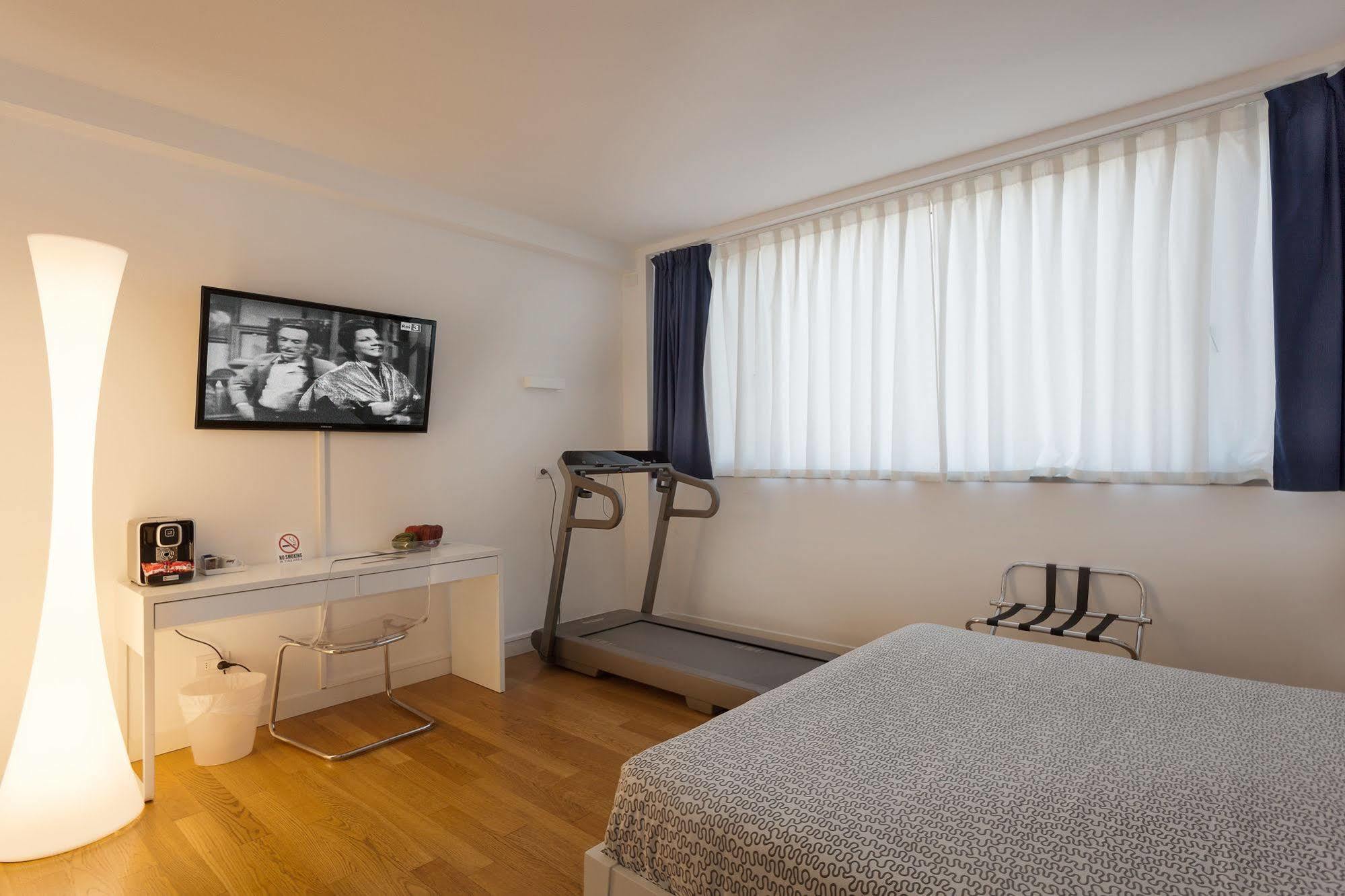 Hotel Forlanini 52 ปาร์มา ภายนอก รูปภาพ