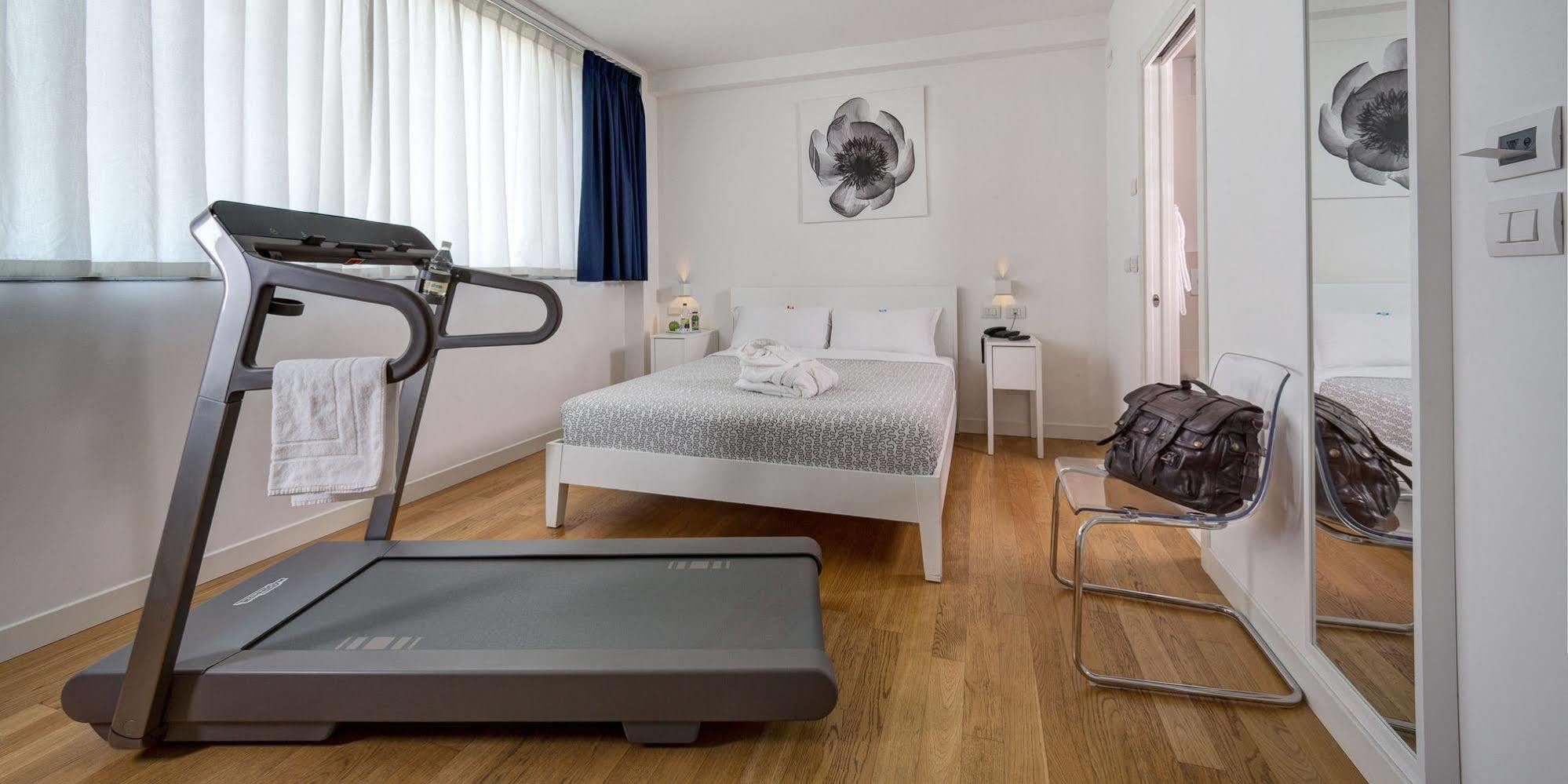 Hotel Forlanini 52 ปาร์มา ภายนอก รูปภาพ